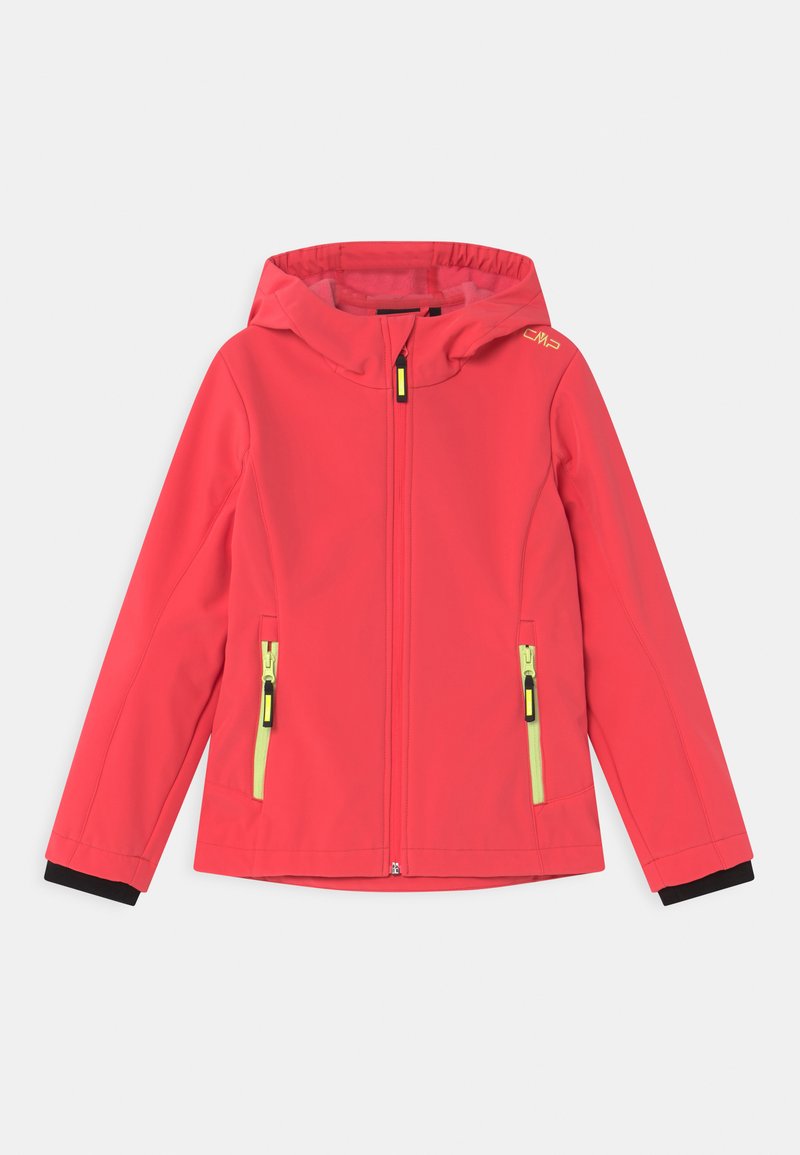 Casaco vermelho com fecho éclair e capuz, apresentando bolsos com fecho amarelos e punhos pretos. Feito de material liso e leve.