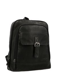 Schwarzer Leder-Rucksack mit glatter Textur, rechteckiger Form, vorderer Klappe mit Schnallen-Detail, Reißverschlussfächern und verstellbaren Trägern.