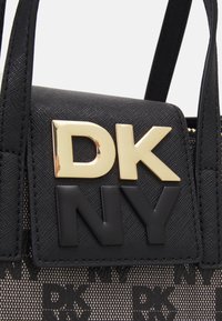 DKNY SATCHEL - Håndveske - black