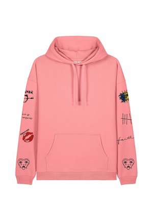 Rosa huvtröja med framficka, med grafiska tryck på ärmarna, inklusive läppar, ett hjärta och abstrakta mönster. Mjuk textur.