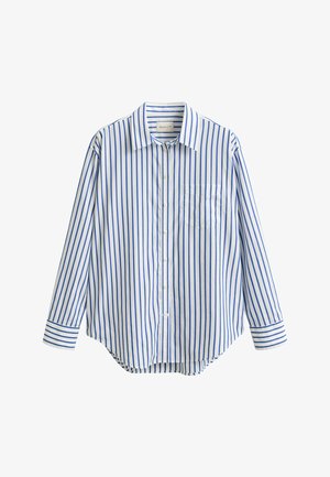 Camisa blanca de manga larga con botones, con rayas verticales azules y un bolsillo en el pecho izquierdo, mostrada sobre un fondo blanco liso.