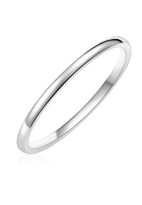 Srebrny, cienki pierścionek z gładkim, błyszczącym wykończeniem. Prosty, zaokrąglony design odpowiedni na różne okazje. Brak widocznych kamieni czy wzorów.