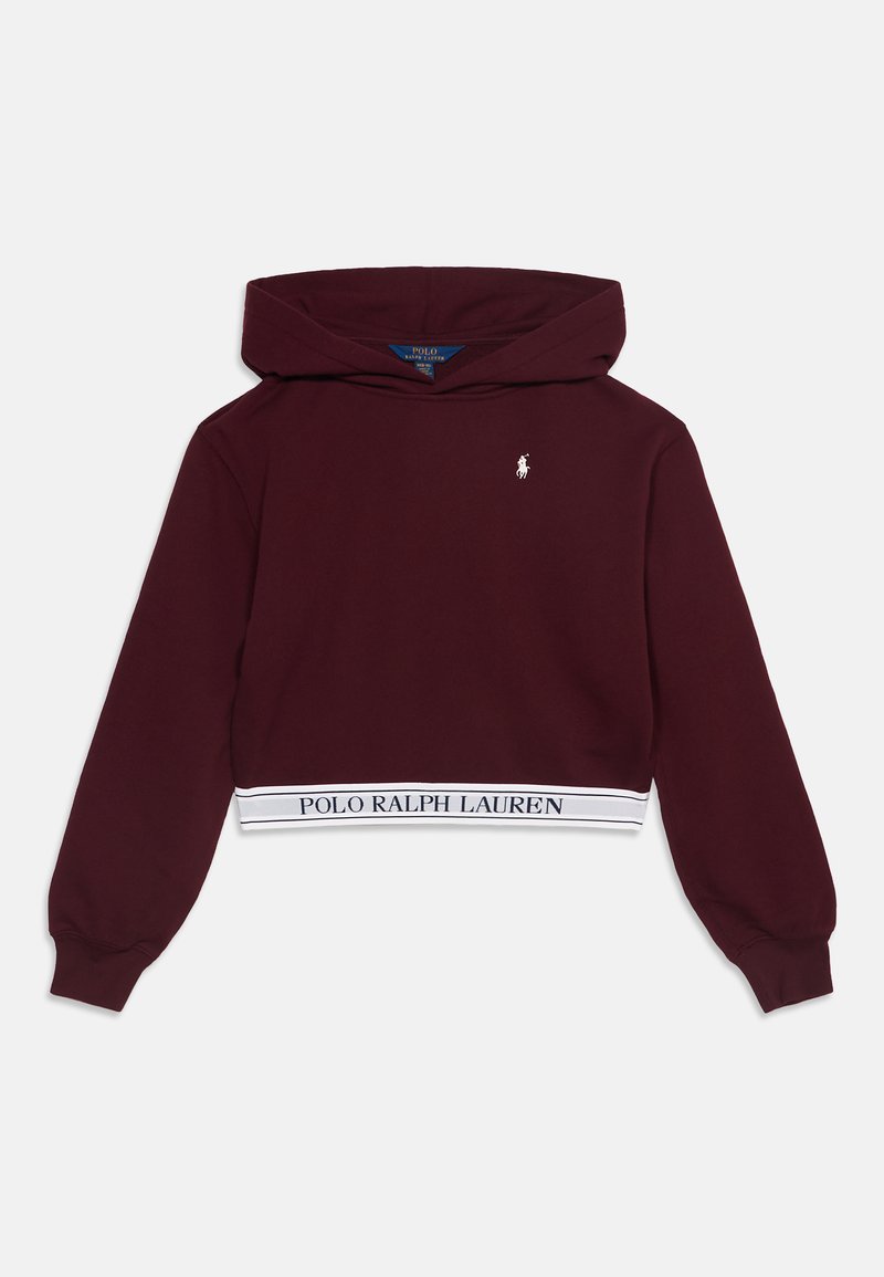 Σκούρο κόκκινο cropped hoodie με μακριά μανίκια, κουκούλα, μικρό λευκό λογότυπο Polo Ralph Lauren στο στήθος και λευκή ταινία με το κείμενο Polo Ralph Lauren στη μέση.