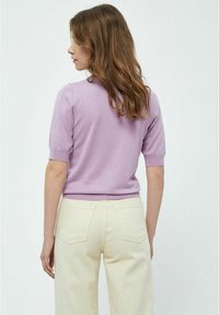 Minus MILLA V-NECK  - Paprasti marškinėliai - lupine purple
