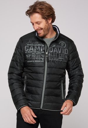 Camp David MIT LOGO PRINTS UND TAPES - Jas - black