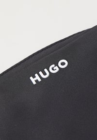 HUGO BEL BUMBAG - Ledvinka - black