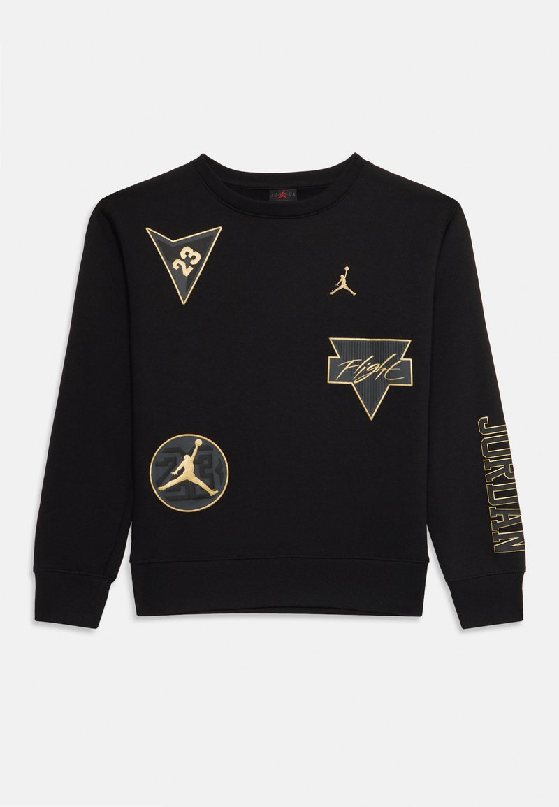 Felpa nera con accenti e logo dorati. Presenta diversi emblemi, tra cui "23" e la silhouette di un giocatore di basket.