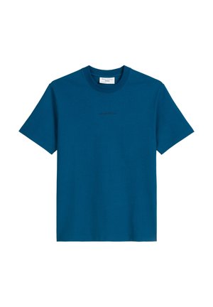 Turkoois katoenen T-shirt met een ronde hals en korte mouwen. Voorzien van een klein zwart tekstlogo gecentreerd op het borstgebied.