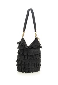 Sac à main noir en matériau texturé, présentant un détail superposé à bords ondulés avec des perforations. Équipé d'une bandoulière robuste et de quincaillerie dorée.