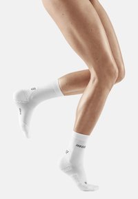 CEP COMPRESSION ULTRALIGHT MID CUT  - Sportsocken - white