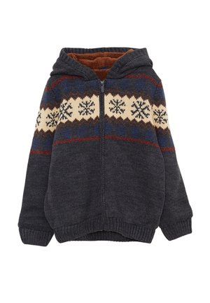 Sudadera con capucha con cremallera de punto gris oscuro con forro de forro polar marrón, con patrones de copos de nieve en crema y azul y acentos rojos en el pecho y las mangas.