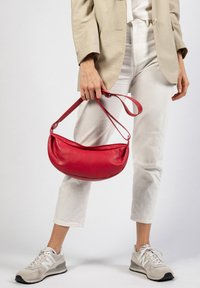 Aunts & Uncles CROCUS - Gürteltasche - crimson red