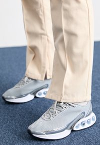 AIR MAX DN PRM - Baskets basses - metallic silver/white/black/comet red/vivid orange