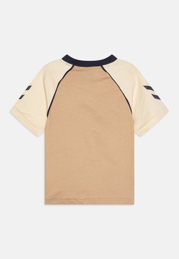 HMLROLF UNISEX - Print T-shirt - cornstalk3