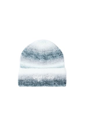 Bonnet en maille avec un design dégradé allant du bleu clair au gris foncé, doté d'une texture côtelée et d'un logo "Project Paris" brodé en blanc.
