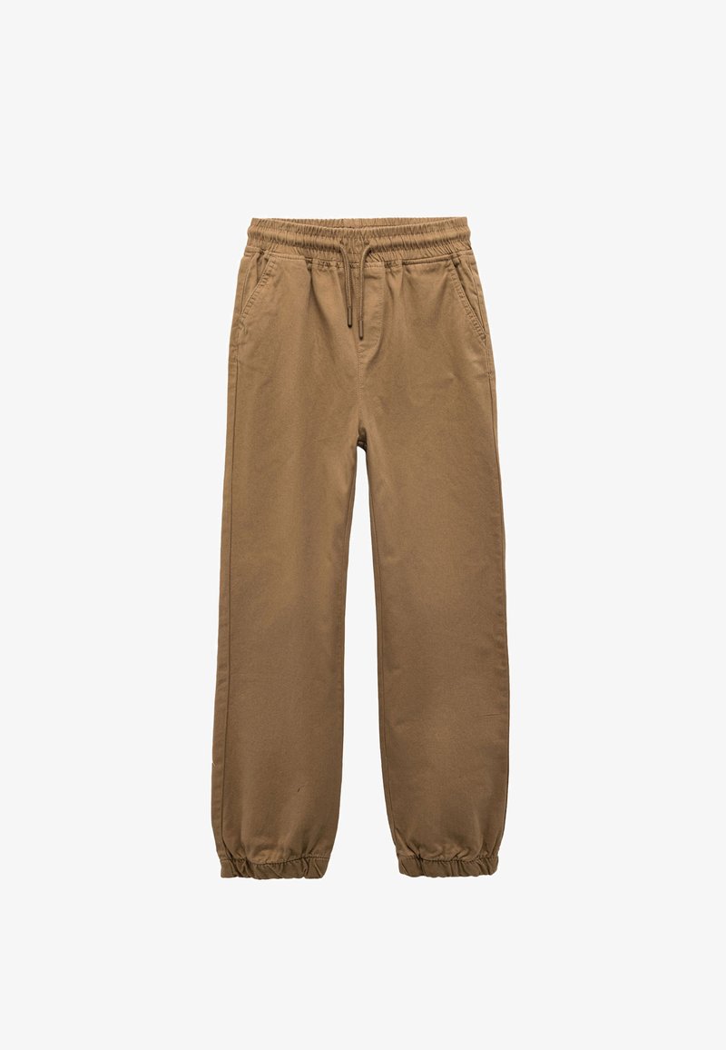 Khaki joggery wykonane z miękkiego materiału, z elastycznym paskiem w talii, regulowanym sznurkiem oraz elastycznymi mankietami przy kostkach.