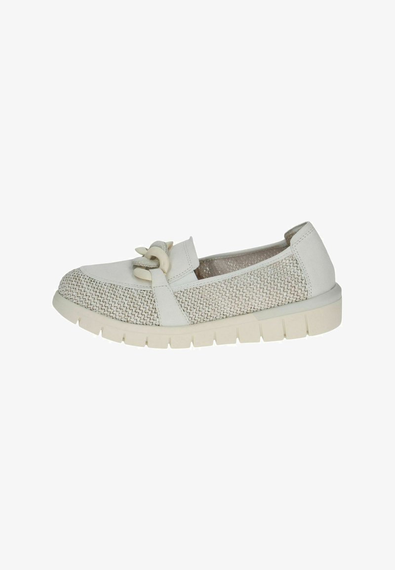 Chaussure légère à enfiler avec une tige tissée couleur sable et des accents en cuir blanc. Caractérisée par un bout rond et une semelle en caoutchouc texturée. Design doux et flexible.