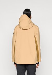 Peak Performance EDGE INSULATED JACKET - Slidinėjimo striukė - sierra sand/earthy summit