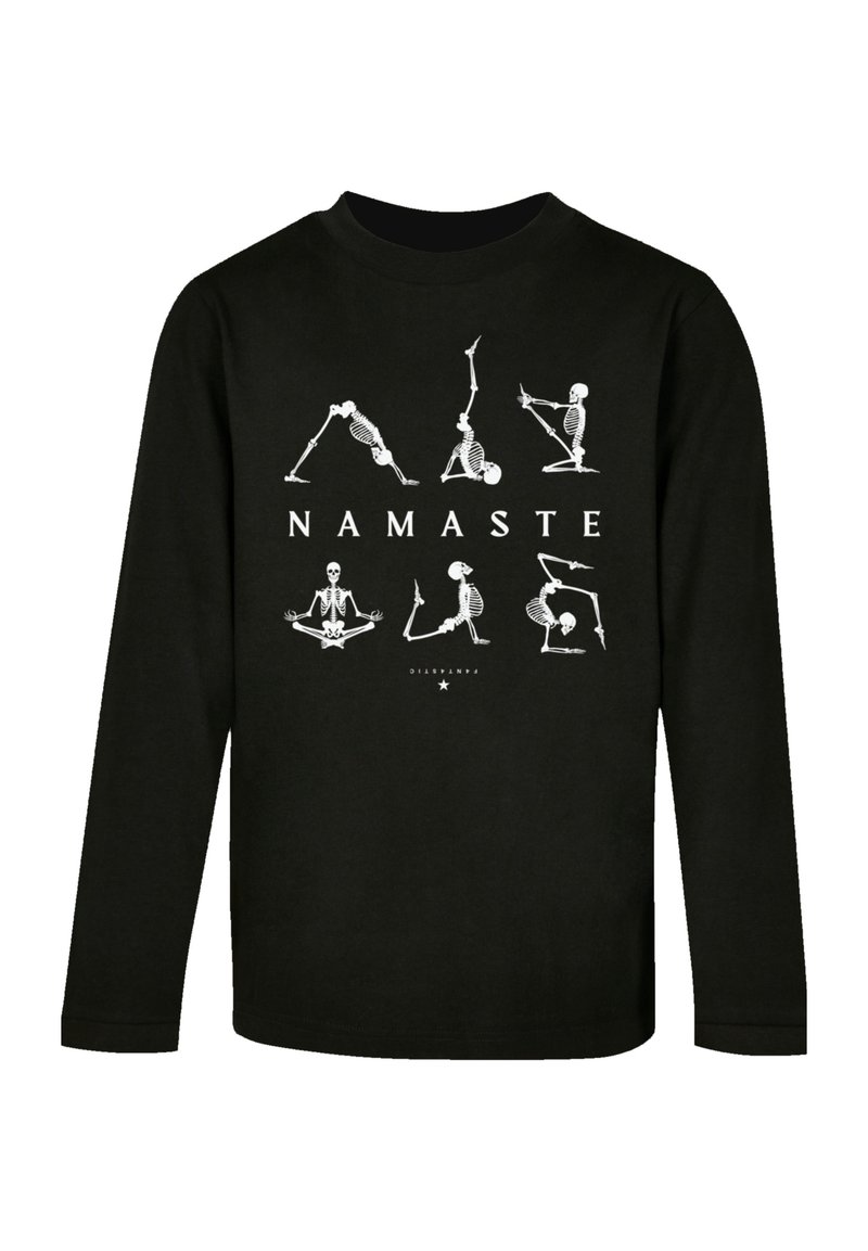 Schwarzes langärmliges T-Shirt mit weißen Skelett-Yoga-Posen und dem Wort "NAMASTE" in fetten Buchstaben auf der Vorderseite. Aus Baumwolle.