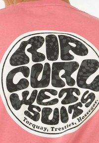 Rip Curl PASSAGE  - Camiseta estampada - watermelon