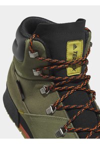 adidas Terrex TERREX SNOWPITCH COLD.RDY HIKING - Hikingschuh - focus olive   core black   pulse olive
