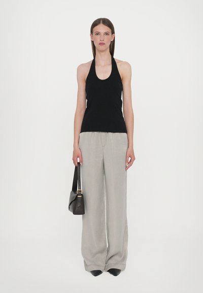CLOSED NECK HOLDER - Linne - black