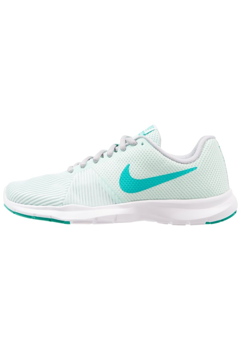 Kevyt, akvameren verkkokangas urheilukenkä harmailla yksityiskohdilla, teksturoitu yläosa, valkoinen pohja ja huomattava turkoosi Nike-logo sivulla.