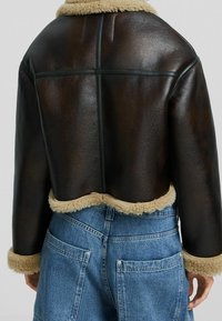 Bershka Bunda z umělé kůže - dark brown