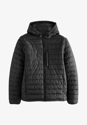 Sort pufferjakke med hætte, der har en quiltet design, frontlynlås og en lodret lynlås-lomme på brystet. Blød stofstruktur.