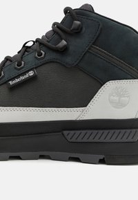 Timberland FIELD TREKKER - Vysoké tenisky - light grey