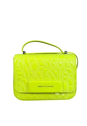 Borsa a mano Armani Exchange giallo neon brillante con manico superiore, motivo logo in rilievo e chiusura frontale a pattina con nome del marchio visibile.