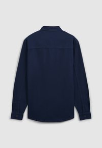 Marineblaues Langarmhemd aus Baumwolle, mit geknöpften Manschetten, klassischem Kragen, glatter Textur, Rückansicht, minimalistisches Design.