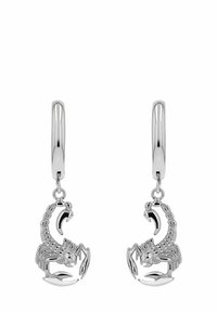 Söljfargade örhängen i form av skorpioner med en glänsande yta, som har intrikata detaljer och en säker hoop-fäste för användning.