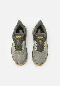 HOKA CHALLENGER 7 - Löparskor terräng - olive haze/forest cover