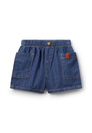 Shorts en denim avec une taille élastique, deux grandes poches latérales et une étiquette en cuir marron. Couleur bleu moyen avec des coutures contrastantes.