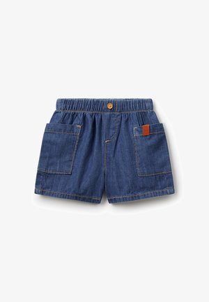 Jeansshorts met een elastische tailleband, twee grote zijzakken en een bruin leren accentlabel. Middelblauwe kleur met contrasterende stiksels.