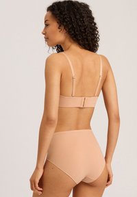 Hanro ALLURE BANDEAU - Kaarituelliset rintaliivit - nude