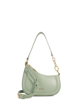 Sac à bandoulière en cuir tressé vert clair avec accents en chaîne dorée et bandoulière amovible réglable, fermeture supérieure zippée et logo Dune.