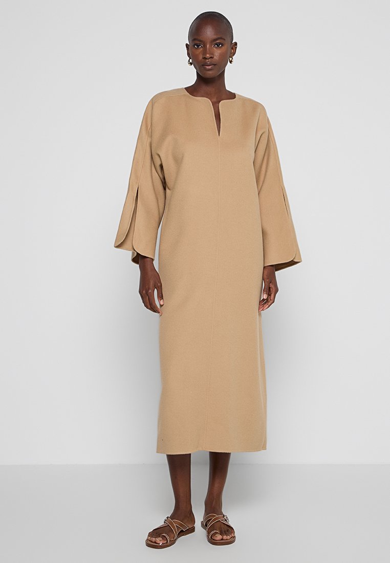 By Malene Birger Jurk zandkleur