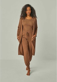 YOU LOOK PERFECT MERINO WOOL LOUNGEWEAR SET 3 PIECES - Nachtwäsche Set - cognac