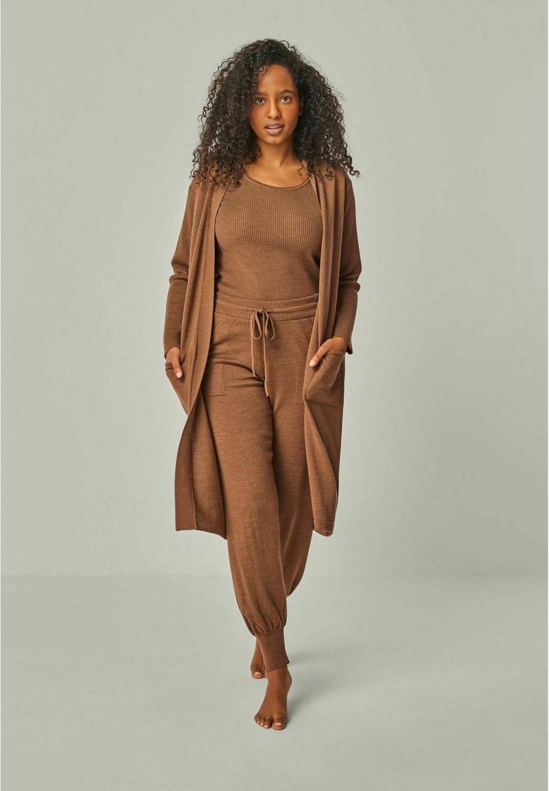 YOU LOOK PERFECT MERINO WOOL LOUNGEWEAR SET 3 PIECES - Nachtwäsche Set - cognac