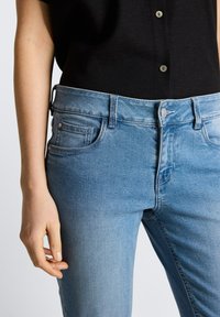 Jeans Capri Donna TOM TAILOR 1045738 | Modello Kate Slim | Vita Alta Gamba Stretta | Cotone Elasticizzato Riciclato