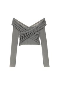Haut gris décolleté épaule avec manches longues, comportant un tissu froncé sur le devant et le dos pour un détail texturé. Tissu lisse et extensible.