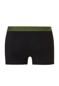 Zwarte bokser shorts met een gladde textuur, voorzien van een groene elastische tailleband en een eenvoudig, functioneel ontwerp.