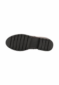 Suela de zapato de goma negra con textura para un mejor agarre. Presenta ranuras y crestas definidas, con un área de puntera redondeada y suave.
