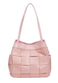 Borsa a tracolla intrecciata in pelle rosa con due manici, parte superiore arrotondata e superficie testurizzata con motivo a griglia.