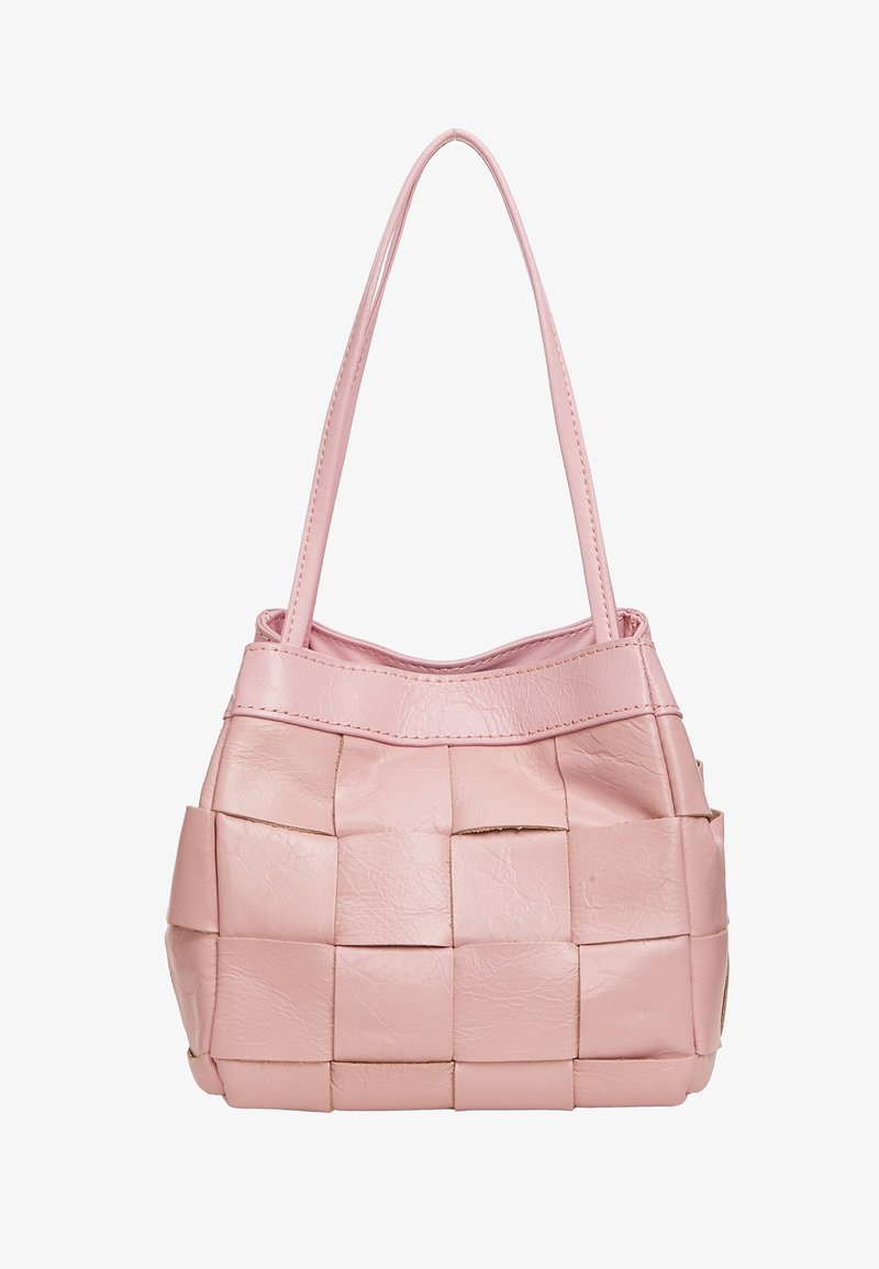 Borsa a tracolla intrecciata in pelle rosa con due manici, parte superiore arrotondata e superficie testurizzata con motivo a griglia.
