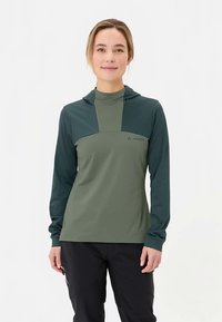 Langärmliger Hoodie in Dunkelgrün mit hellgrünen Akzenten. Glatter, leichter Stoff mit tailliertem Schnitt und Logo auf der Brust.