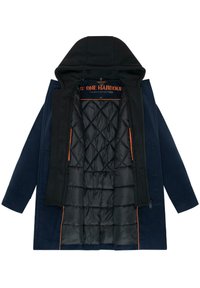 Námornícky kabát s odnímateľnou čiernou kapucňou, prešitým čiernym podšívkou, oranžovými akcentmi a zapínaním na gombíky. Má široké rukávy a voľný strih.