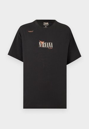 Czarny t-shirt Nirvana z krótkim rękawem, z napisem "1993†" w górnym lewym rogu oraz grafiką anioła zintegrowaną z napisem "NIRVANA" na piersi.